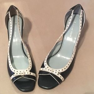 Vintage inspired Etienne Aigner summer pump